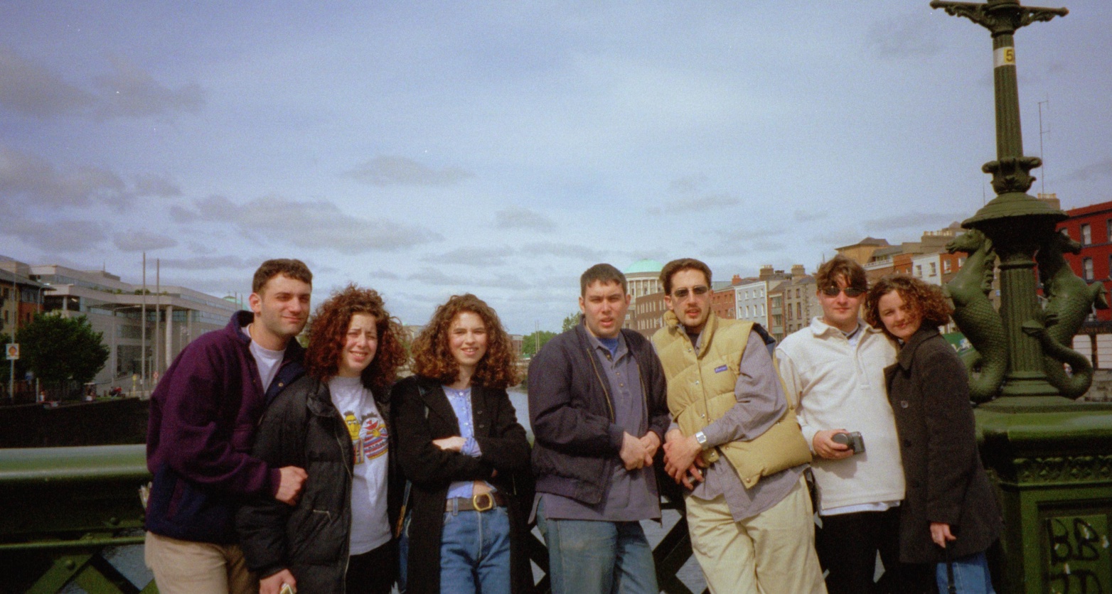 The crowd on the Essex bridge